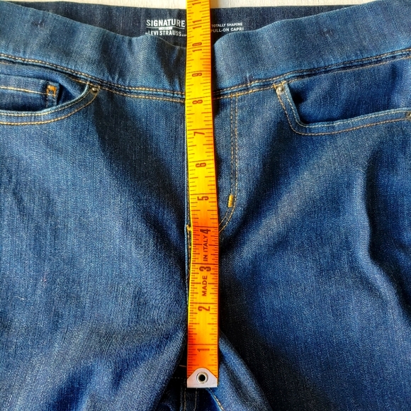 N/A. LIKE NEW Levis Totally Shaping Jean Capri pant - Picture 4 of 9